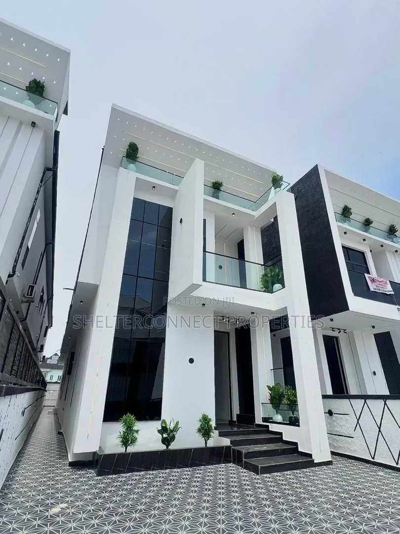 5bdrm Duplex in Chevron for sale in Chevron