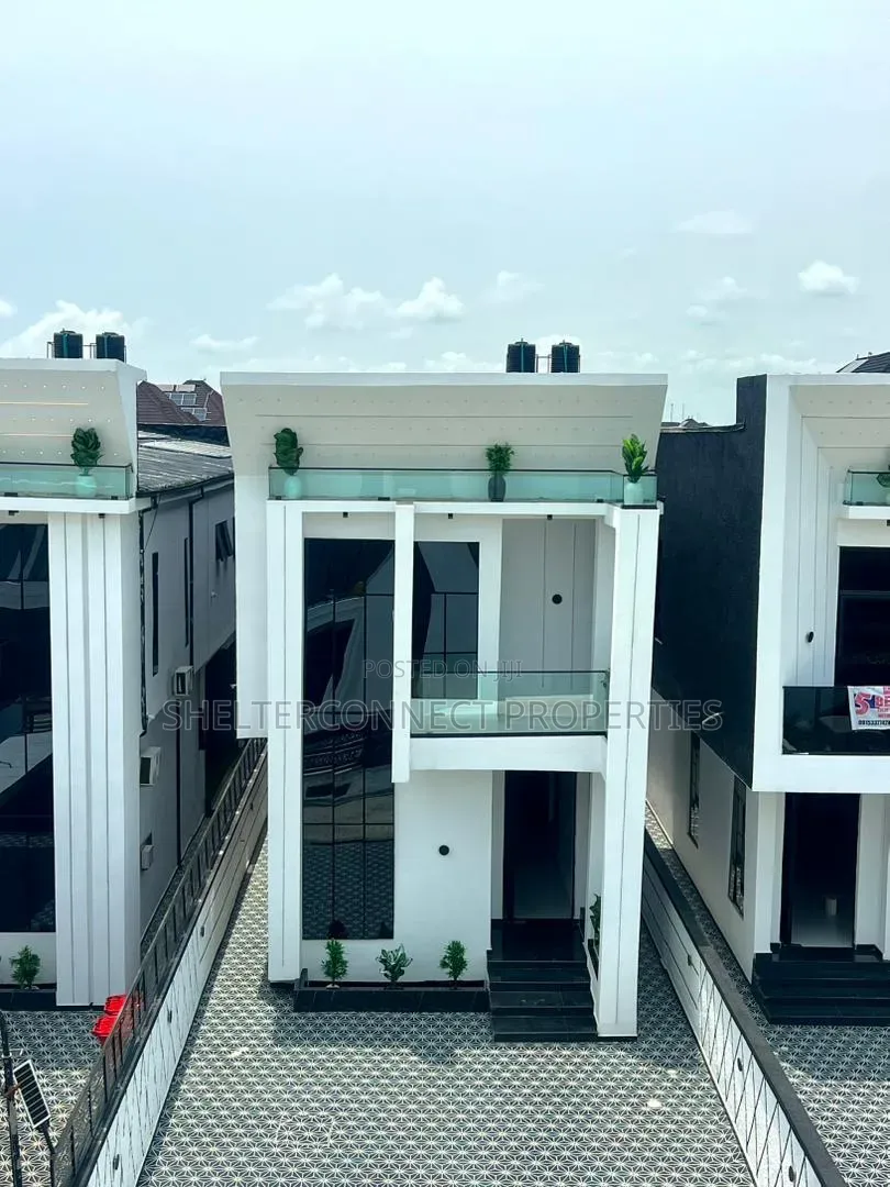 5bdrm Duplex in Chevron for sale in Chevron