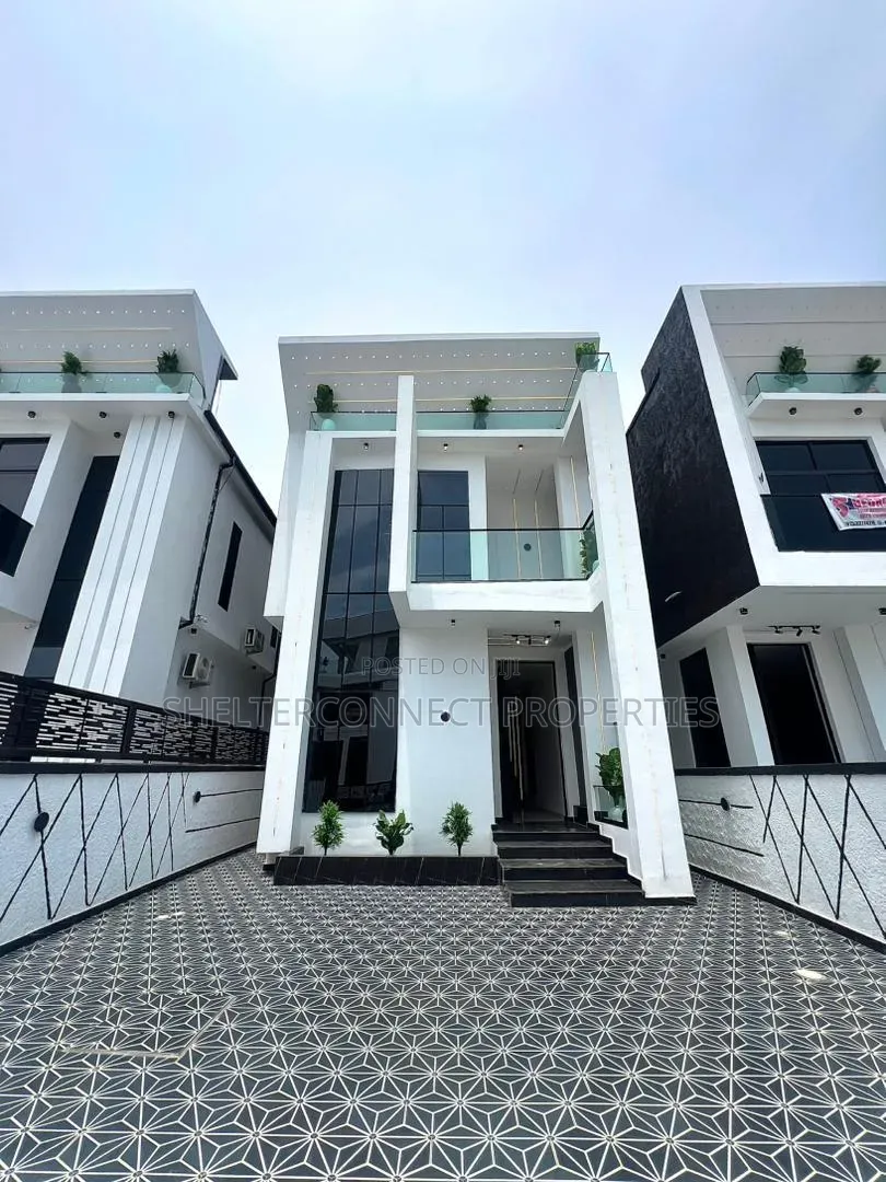 5bdrm Duplex in Chevron for sale in Chevron