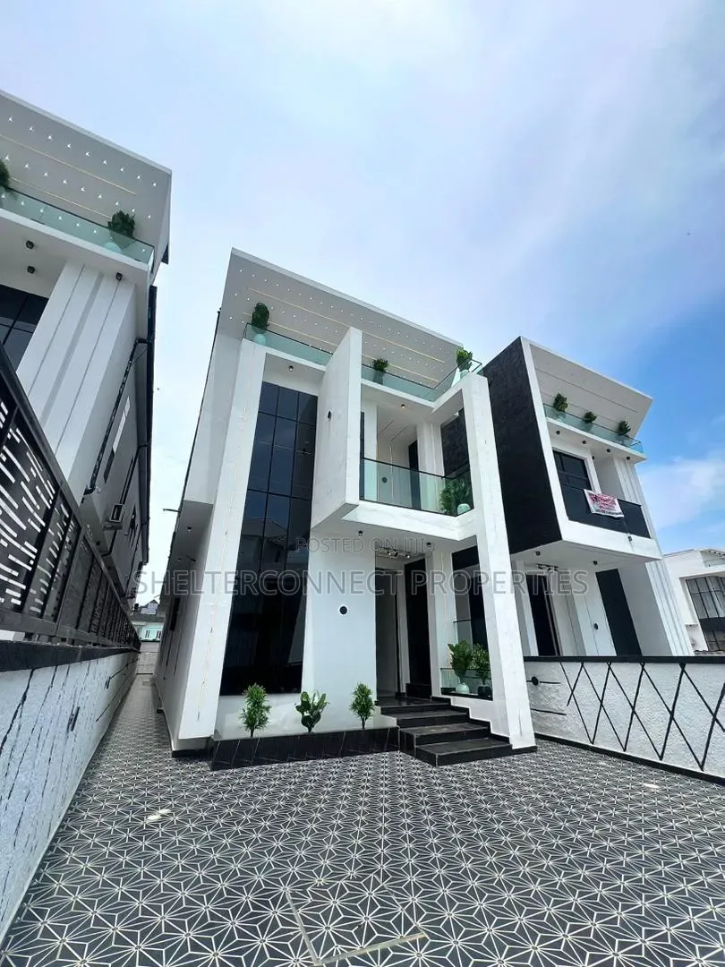 5bdrm Duplex in Chevron for sale in Chevron
