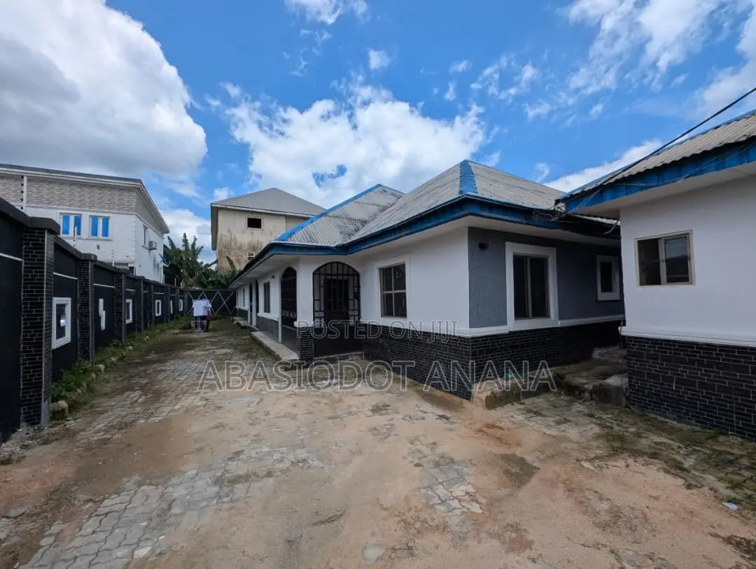 3bdrm Block of Flats in Osongoma Estate, Uyo for sale in Uyo