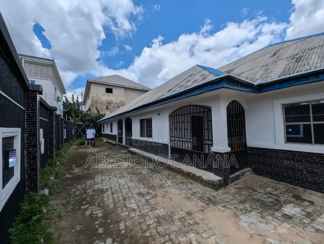 3bdrm Block of Flats in Osongoma Estate, Uyo for sale in Uyo