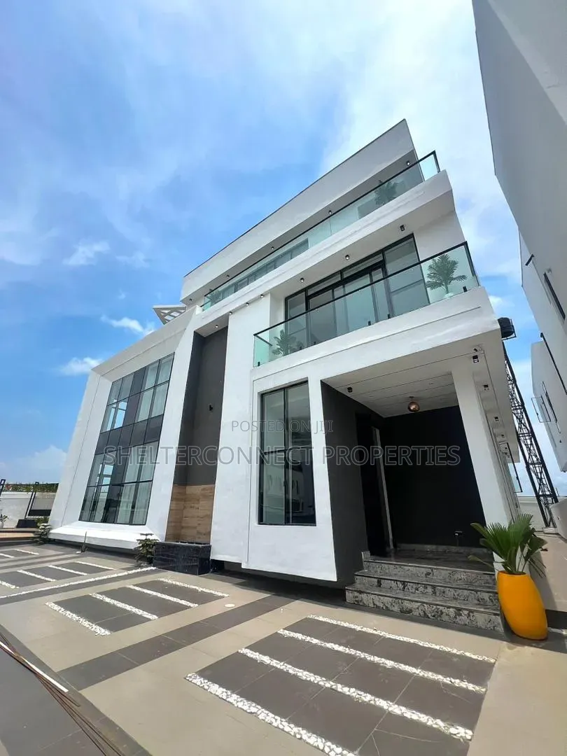 5bdrm Duplex in Chevron for sale in Chevron