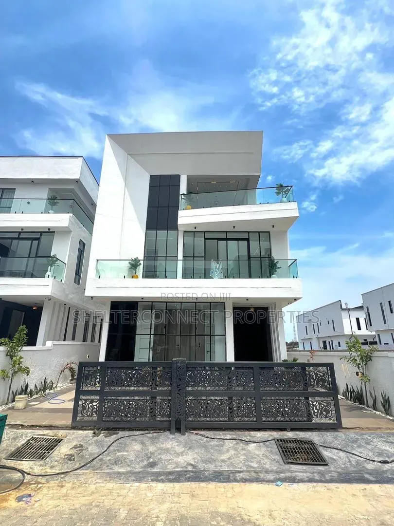 6bdrm Duplex in Chevron for sale in Chevron