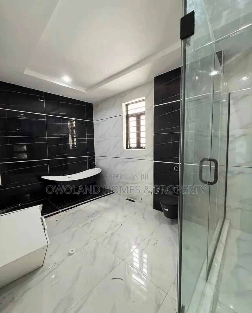 5bdrm Duplex in Ologolo for rent in Ologolo