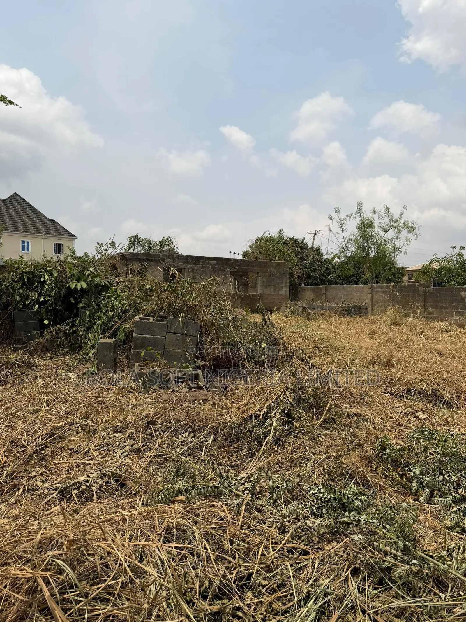 Well Fenced and Gated 2 Plot of Land With an Uncompleted 4bedroom Bung in Akala Express