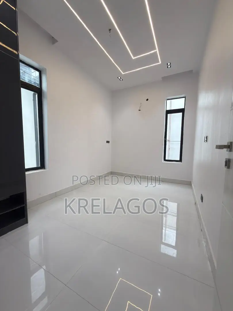 5bdrm Duplex in Ajah for sale in Ado / Ajah