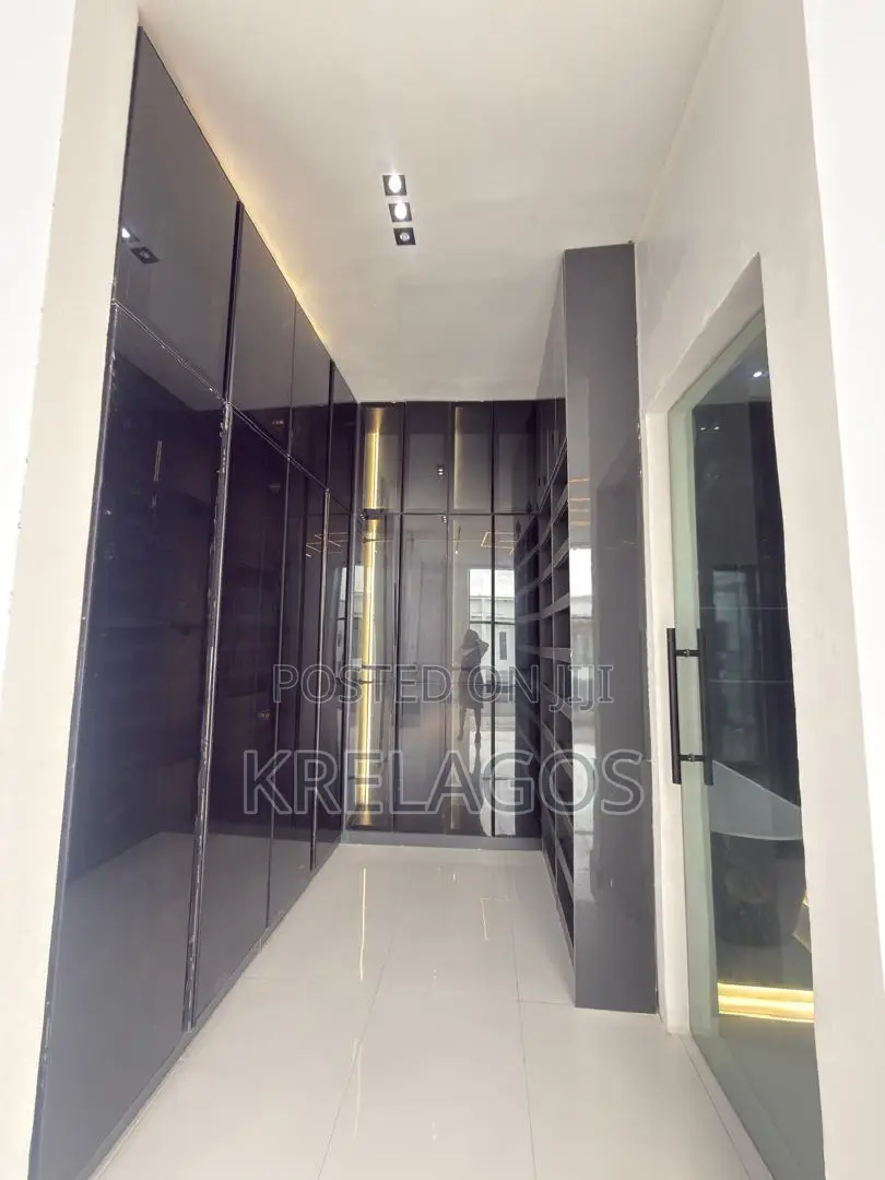 5bdrm Duplex in Ajah for sale in Ado / Ajah