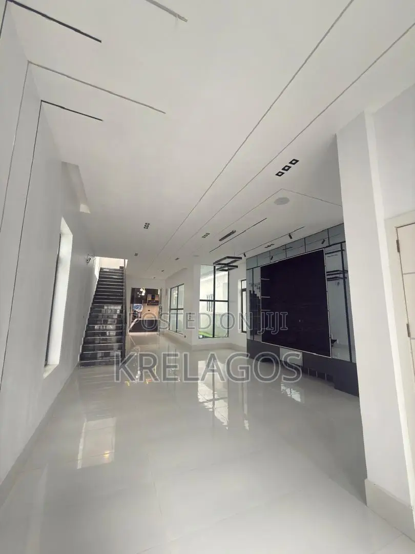 5bdrm Duplex in Ajah for sale in Ado / Ajah
