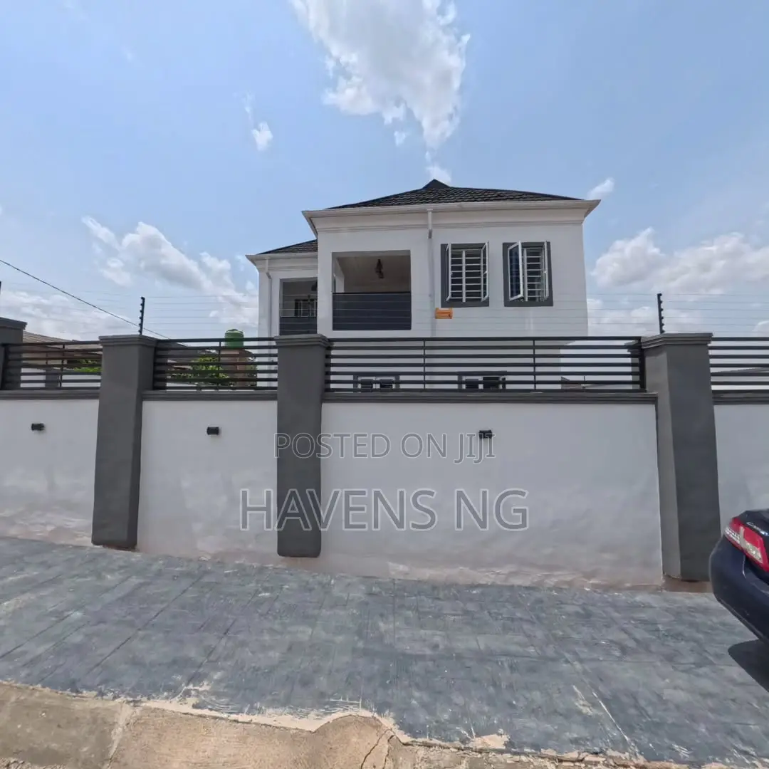 5bdrm Duplex in Jericho for sale in Jericho