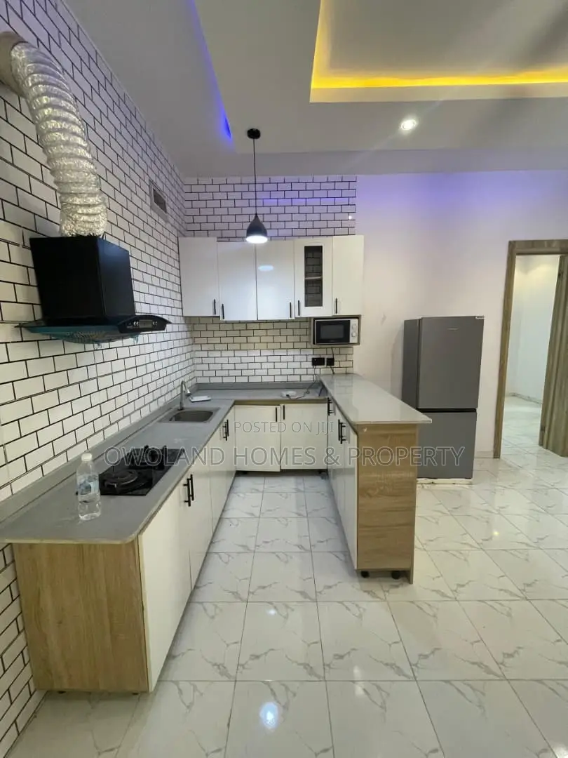 1bdrm Block of Flats in Chevron for rent in Chevron