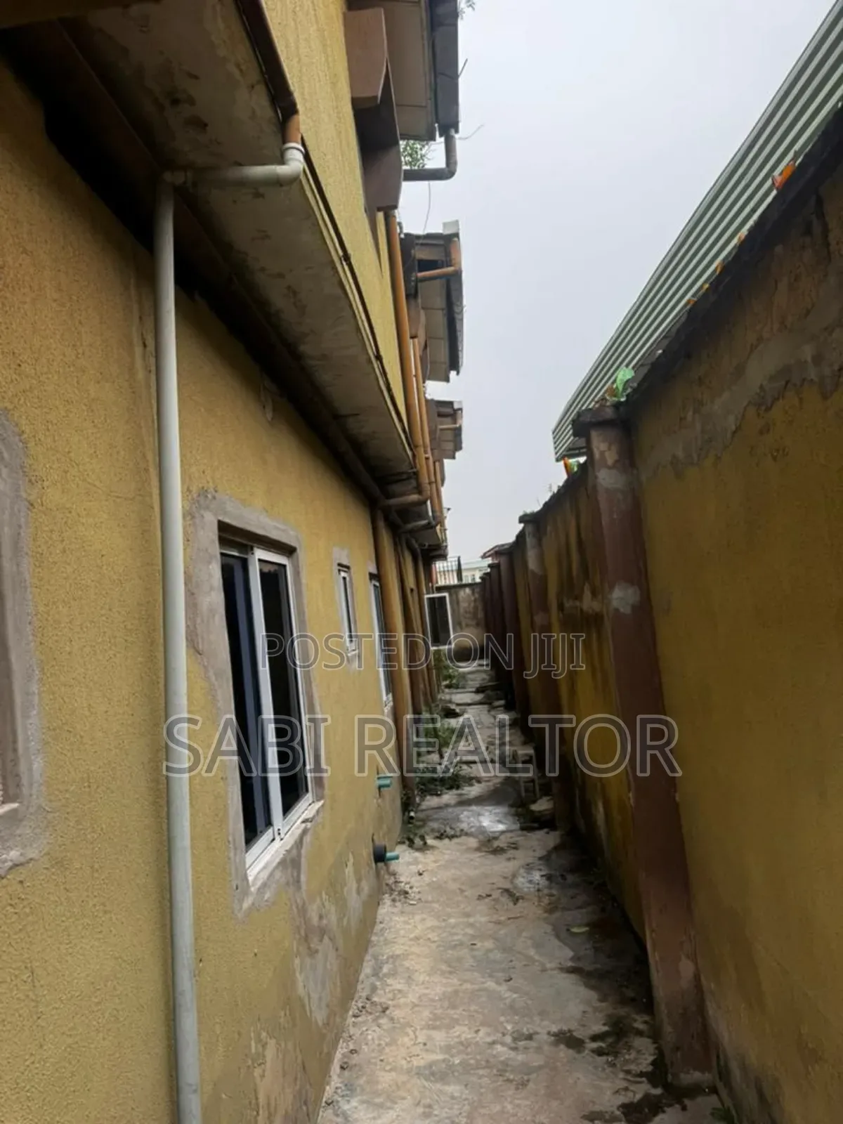 Furnished 2bdrm Block of Flats in Akowonjo for sale in Akowonjo