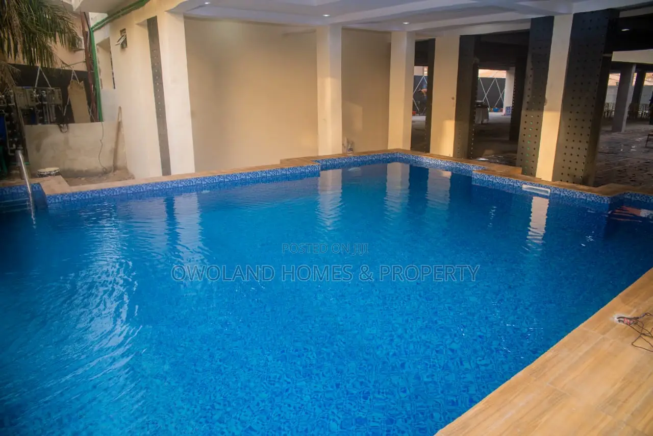 1bdrm Block of Flats in Chevron for rent in Chevron