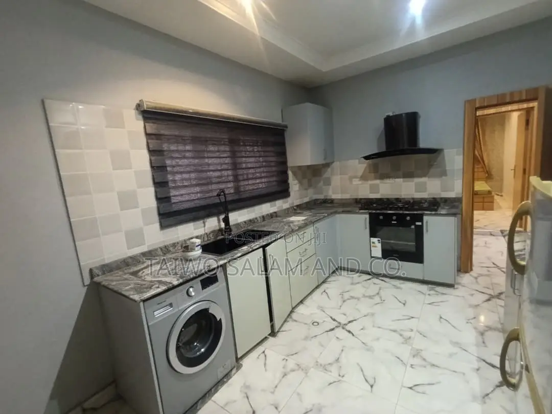 5bdrm Duplex in Oluyole Estate for sale in Oluyole Estate