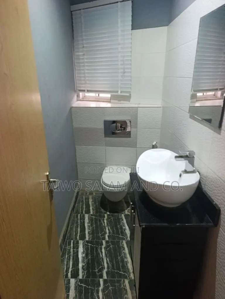 5bdrm Duplex in Oluyole Estate for sale in Oluyole Estate