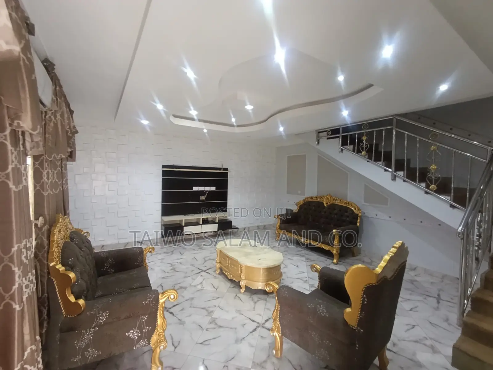 5bdrm Duplex in Oluyole Estate for sale in Oluyole Estate