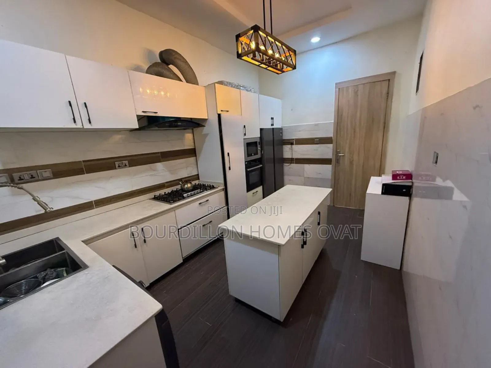 4bdrm Duplex in Chevron Toll Gate for rent in Chevron