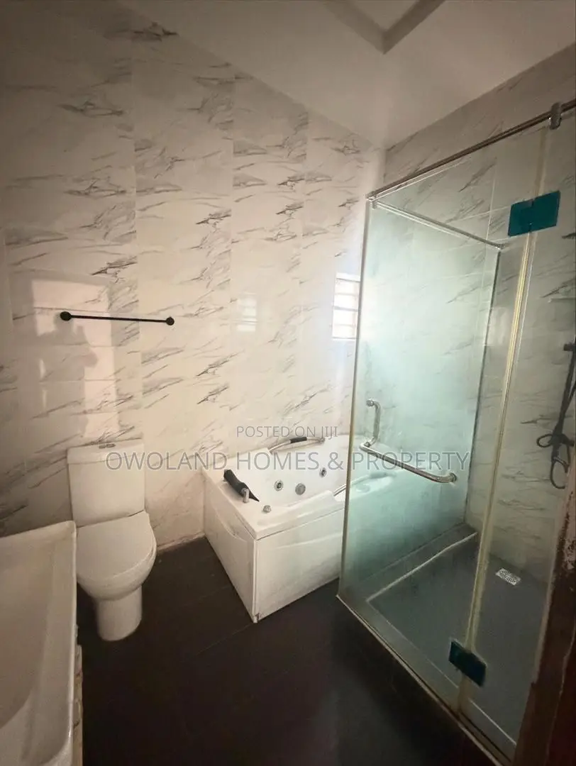 4bdrm Duplex in Chevron for rent in Chevron
