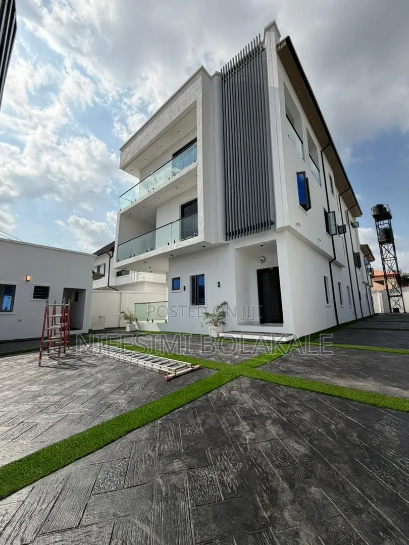 5bdrm Duplex in Moremi, New Bodija, for sale in Bodija