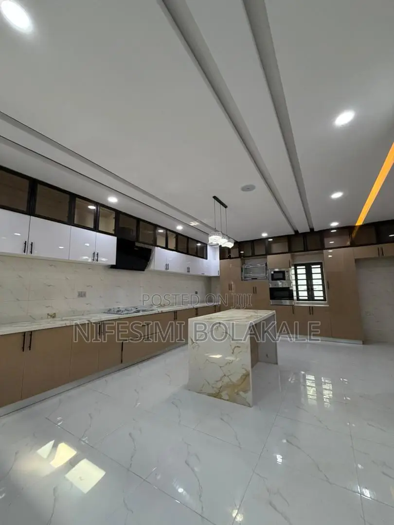 5bdrm Duplex in Moremi, New Bodija, for sale in Bodija