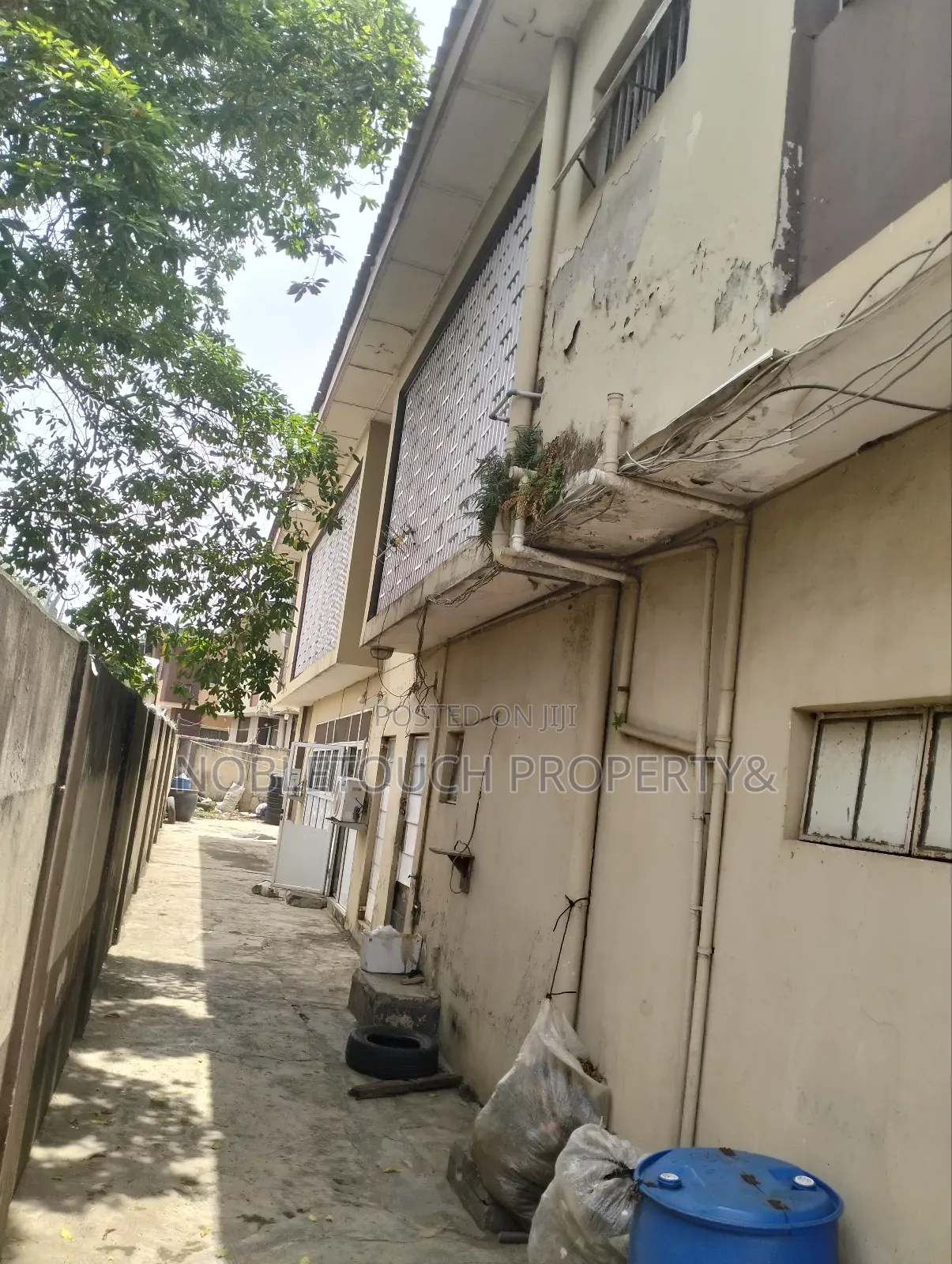 3bdrm Block of Flats in Egbeda Akowonjo for sale in Akowonjo