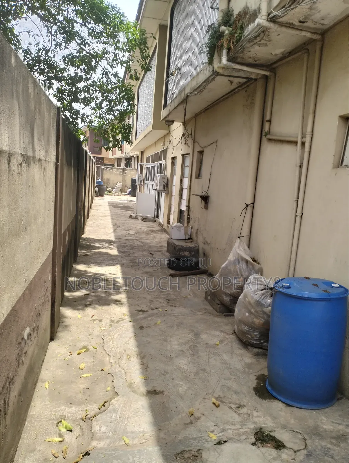 3bdrm Block of Flats in Egbeda Akowonjo for sale in Akowonjo