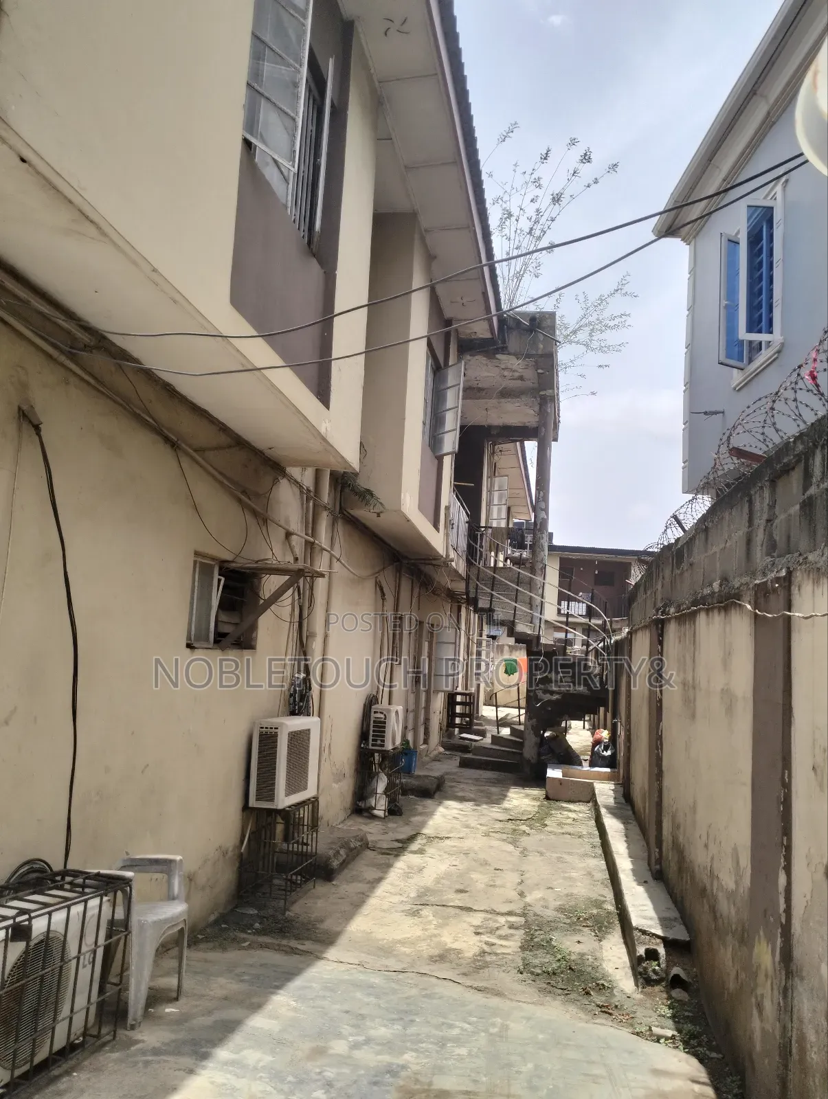 3bdrm Block of Flats in Egbeda Akowonjo for sale in Akowonjo