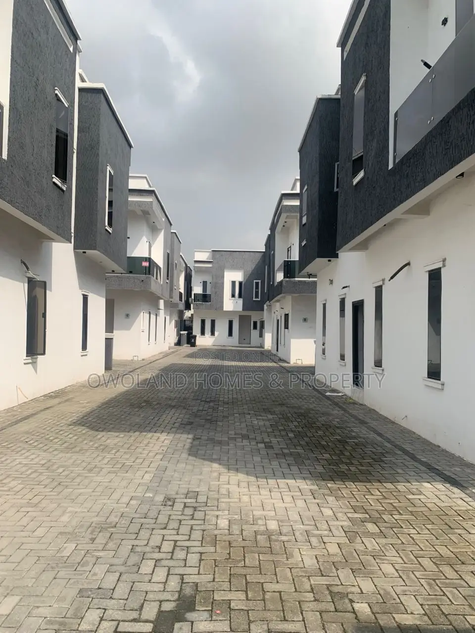 4bdrm Duplex in Orchid Road, Ikota for rent in Ikota