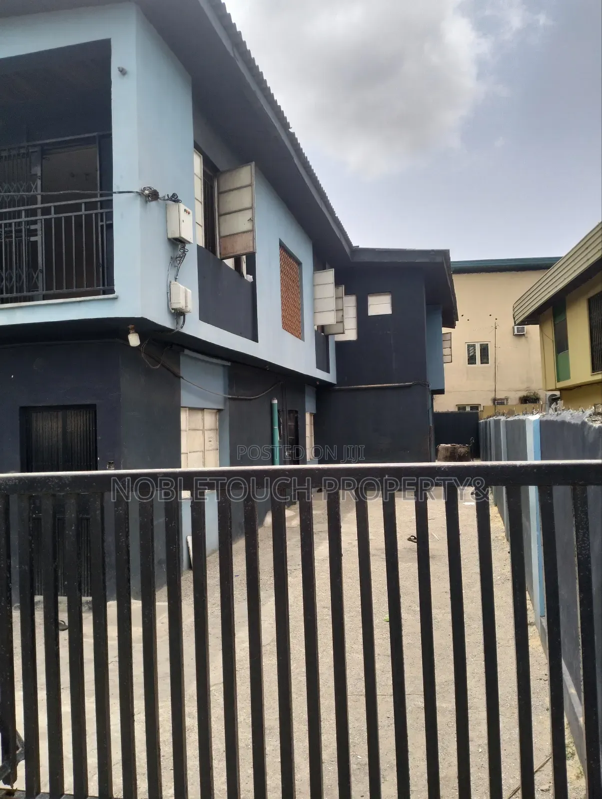 4bdrm Duplex in Lagos Abeokuta, Akowonjo for sale in Akowonjo