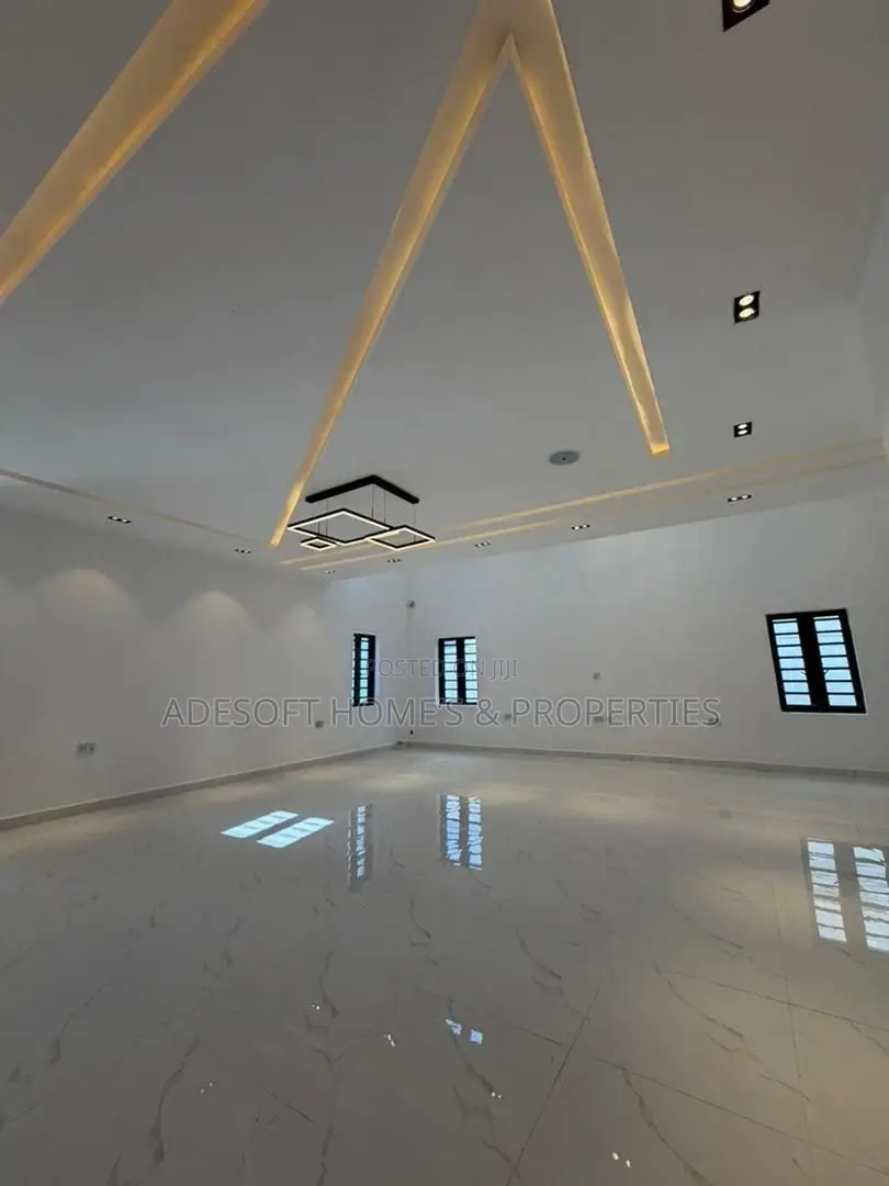 4bdrm Duplex in Moremi, New Bodija for sale in Bodija