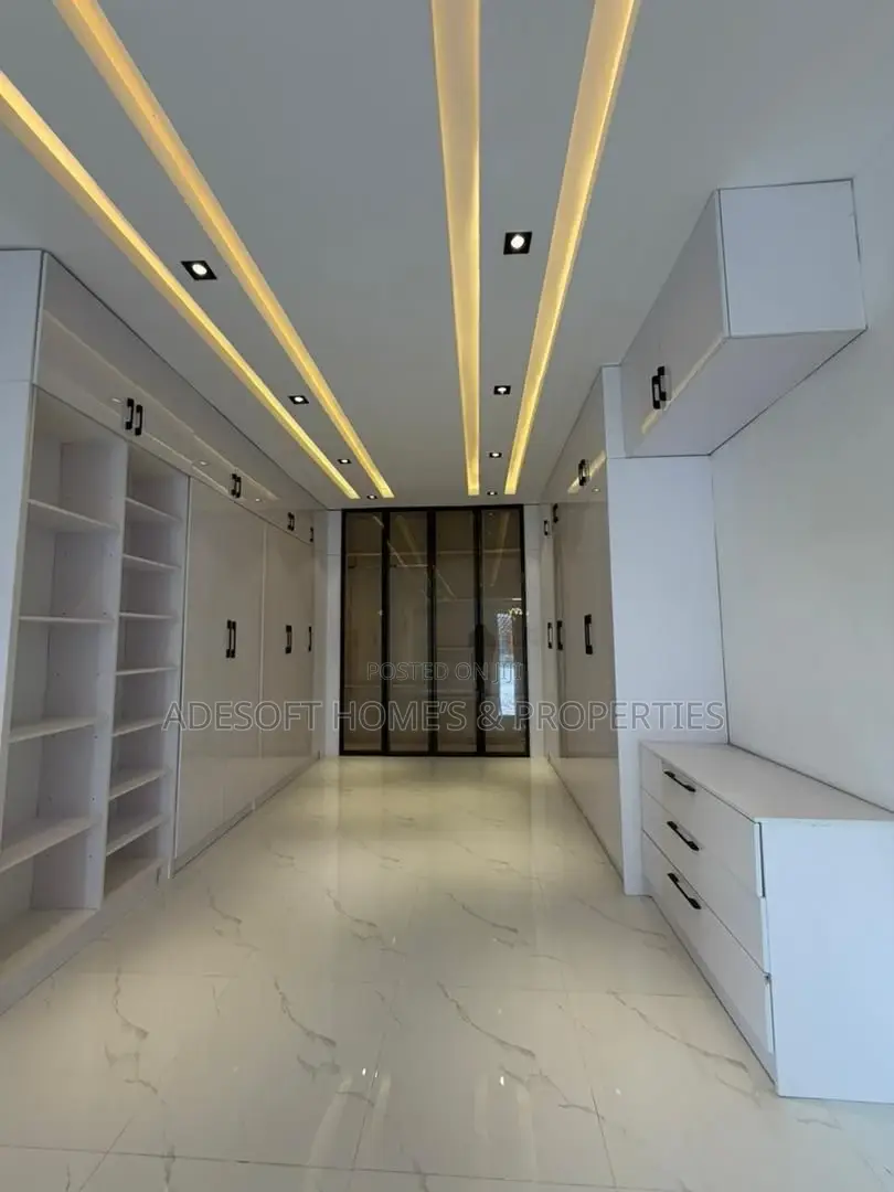 4bdrm Duplex in Moremi, New Bodija for sale in Bodija
