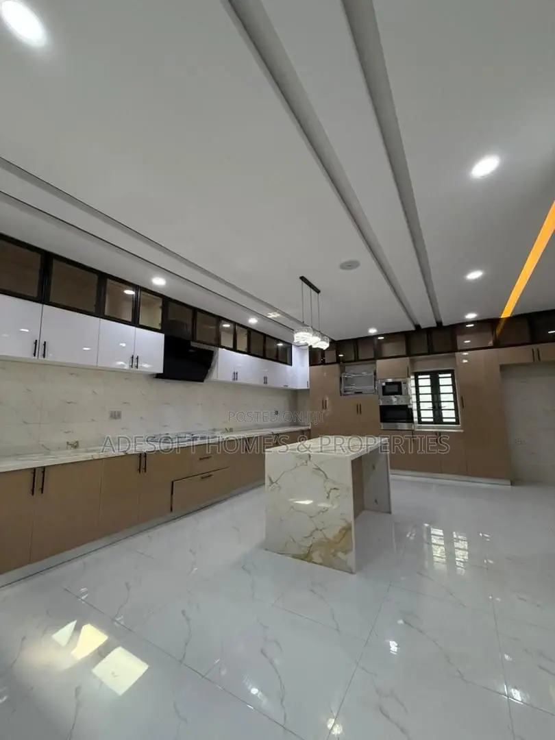 4bdrm Duplex in Moremi, New Bodija for sale in Bodija