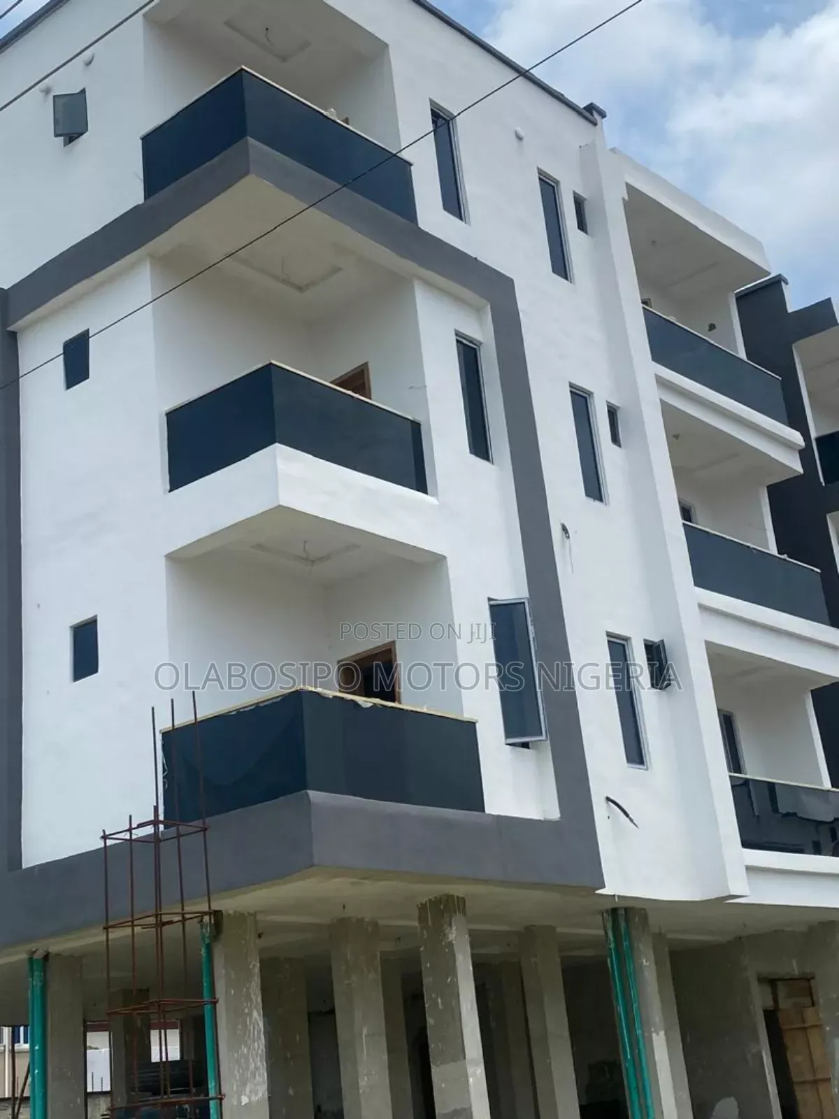 3bdrm Apartment in Bakare Estate, Off Lekki-Epe Expressway for sale in Off Lekki-Epe Expressway