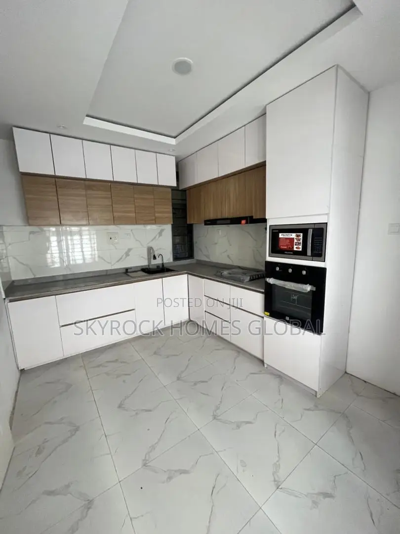 4bdrm Duplex in Ologolo for rent in Ologolo