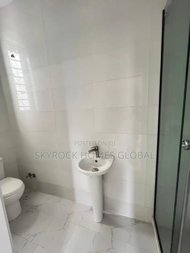 4bdrm Duplex in Ologolo for rent in Ologolo