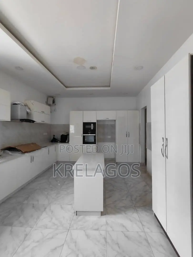 5bdrm Duplex in Ikota for rent in Ikota