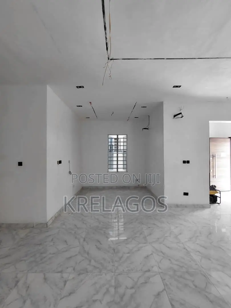 5bdrm Duplex in Ikota for rent in Ikota