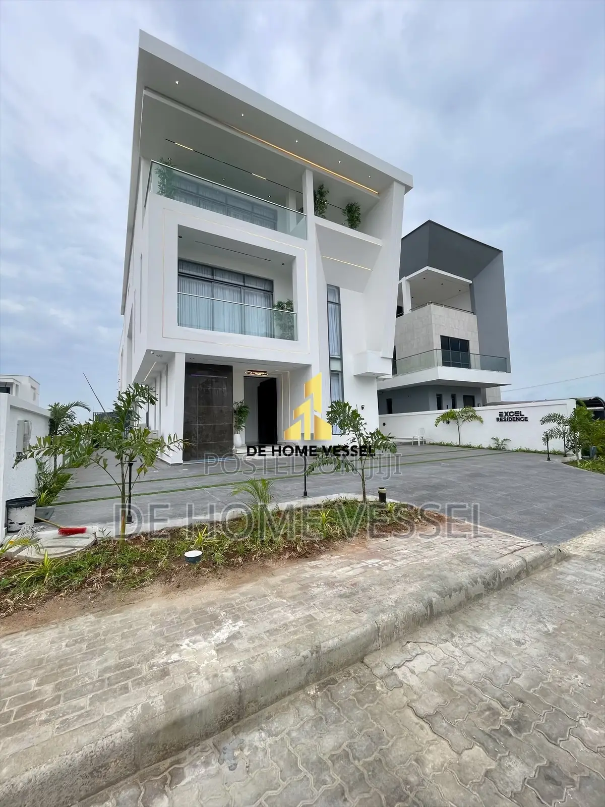 5bdrm Duplex in Ikate for sale in Ikate