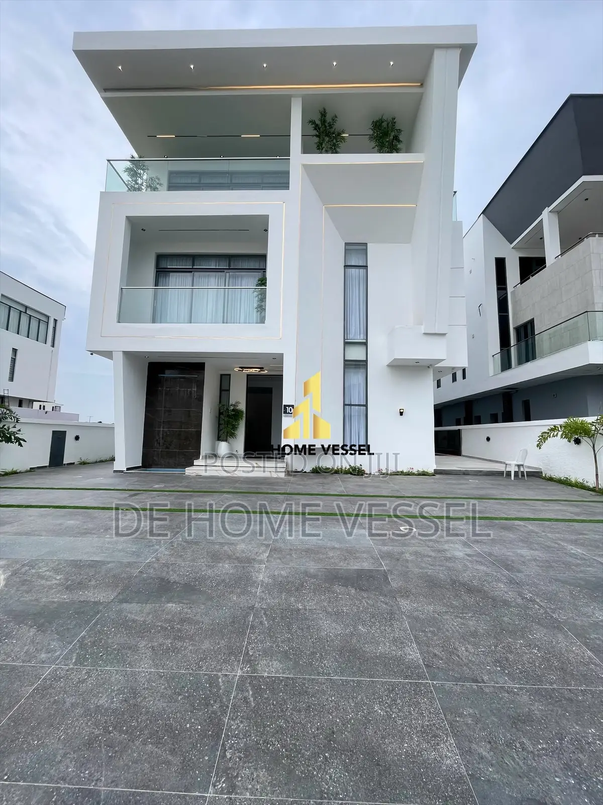 5bdrm Duplex in Ikate for sale in Ikate