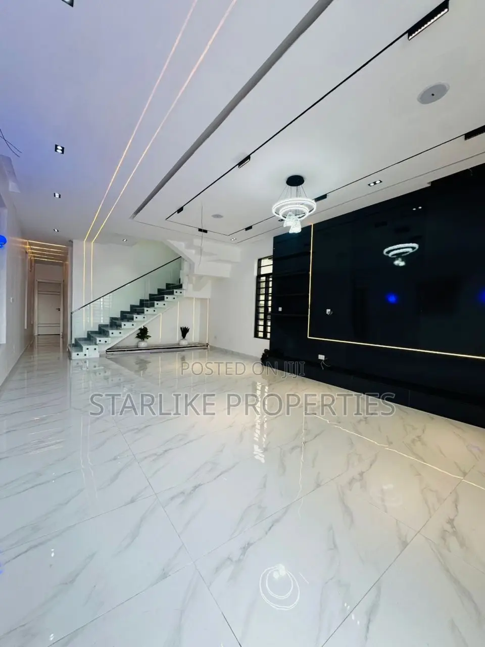 5bdrm Duplex in Chevron for sale in Chevron