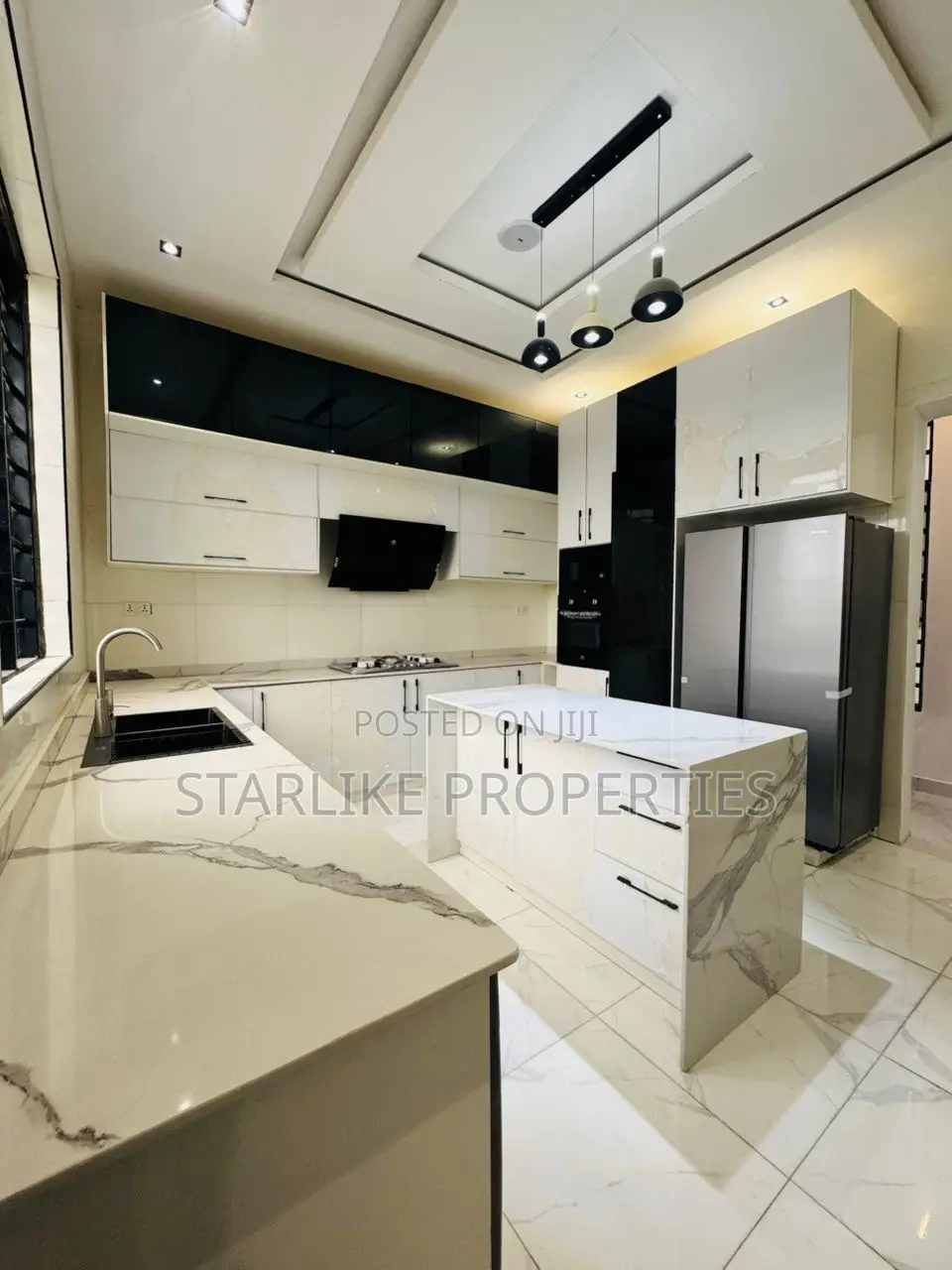 5bdrm Duplex in Chevron for sale in Chevron