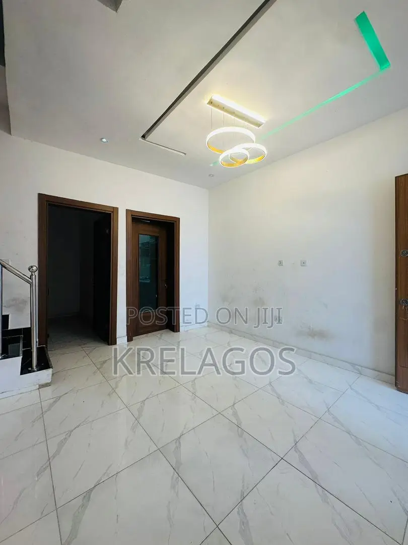 3bdrm Duplex in Ikota for sale in Ikota