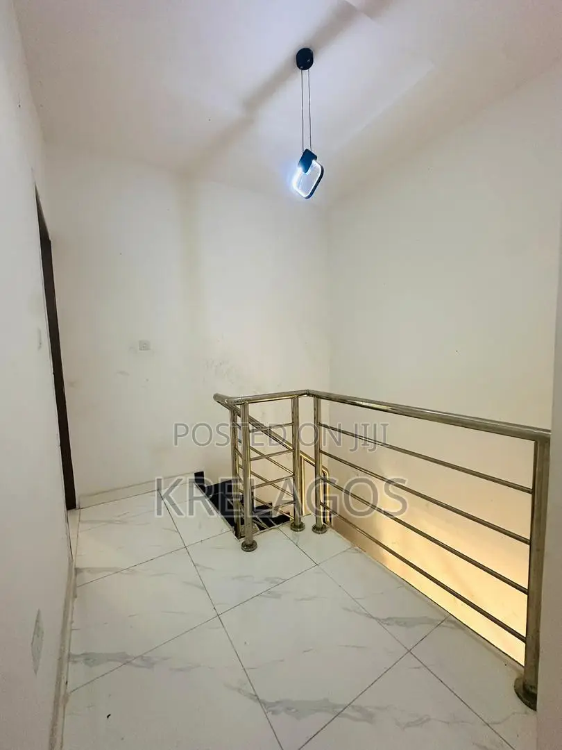 3bdrm Duplex in Ikota for sale in Ikota
