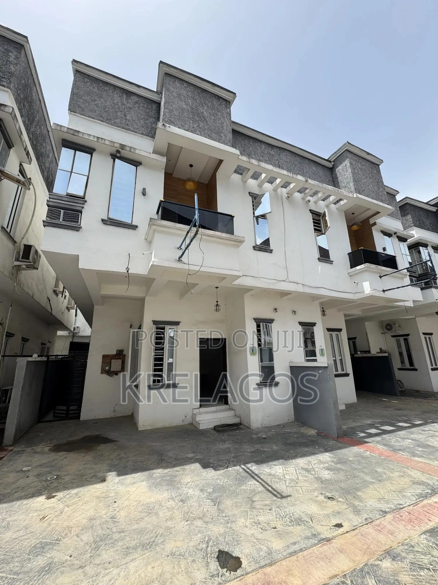 4bdrm Duplex in Ikota for sale in Ikota