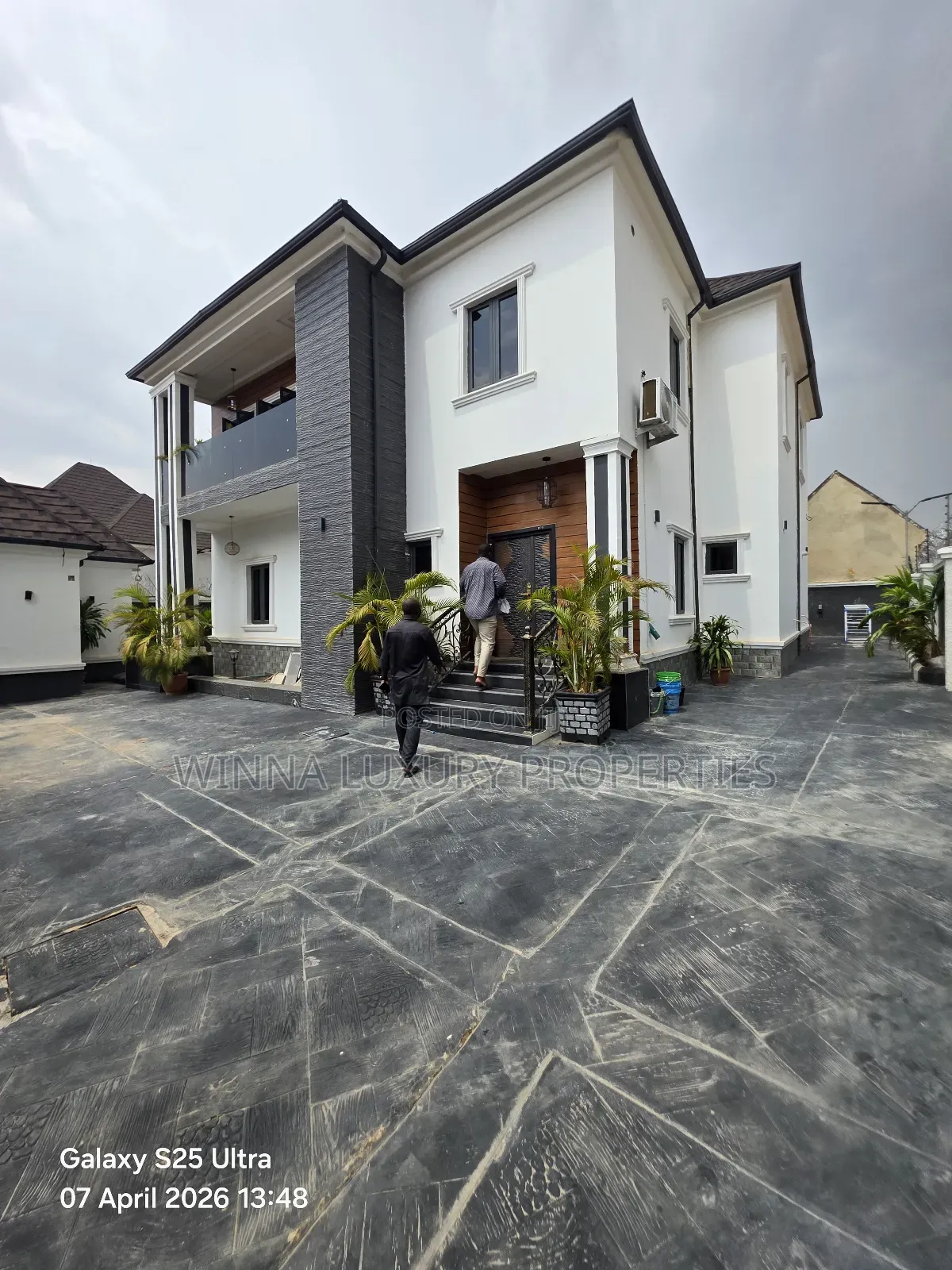 4bdrm Duplex in Summit Estate, Lugbe District for sale in Lugbe District