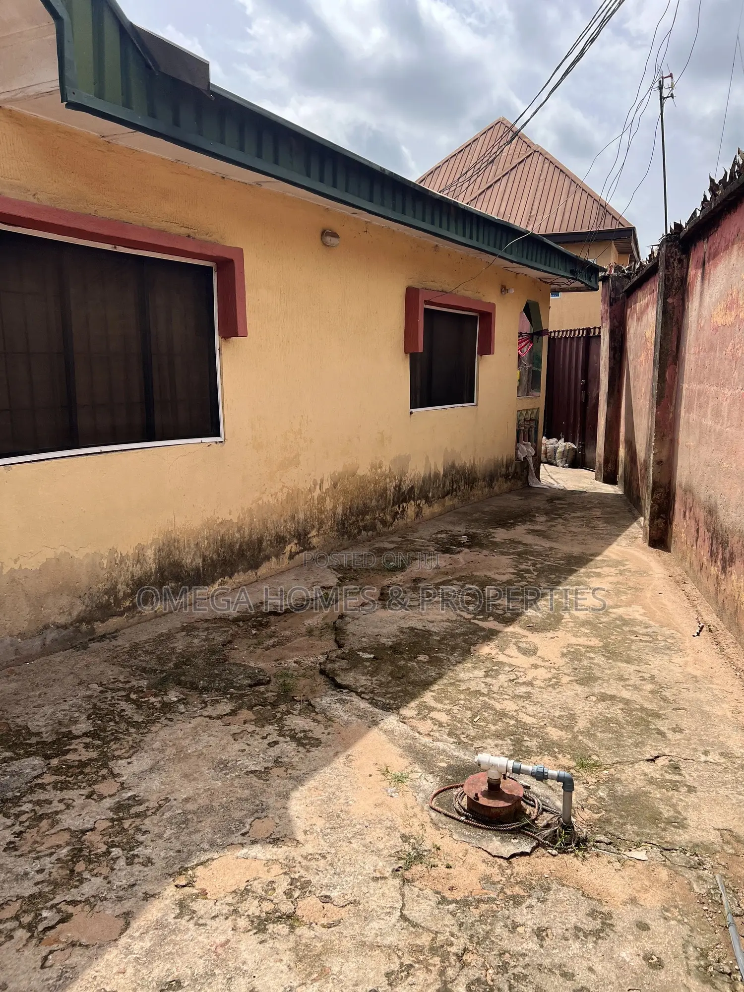 2bdrm Block of Flats in Agbama Housing, Umuahia for sale in Umuahia