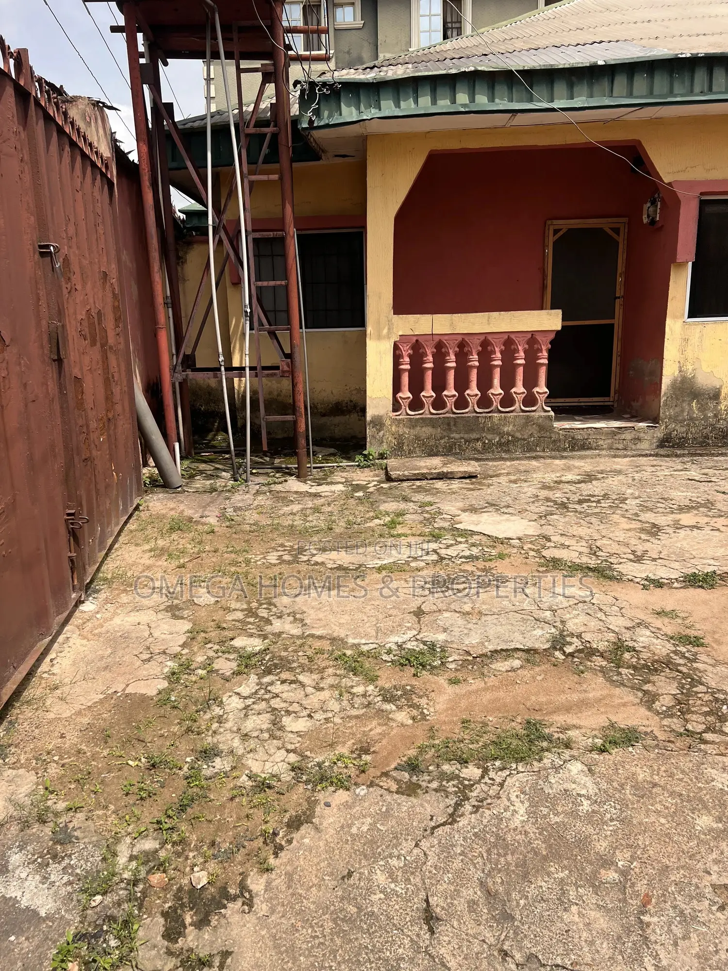 2bdrm Block of Flats in Agbama Housing, Umuahia for sale in Umuahia