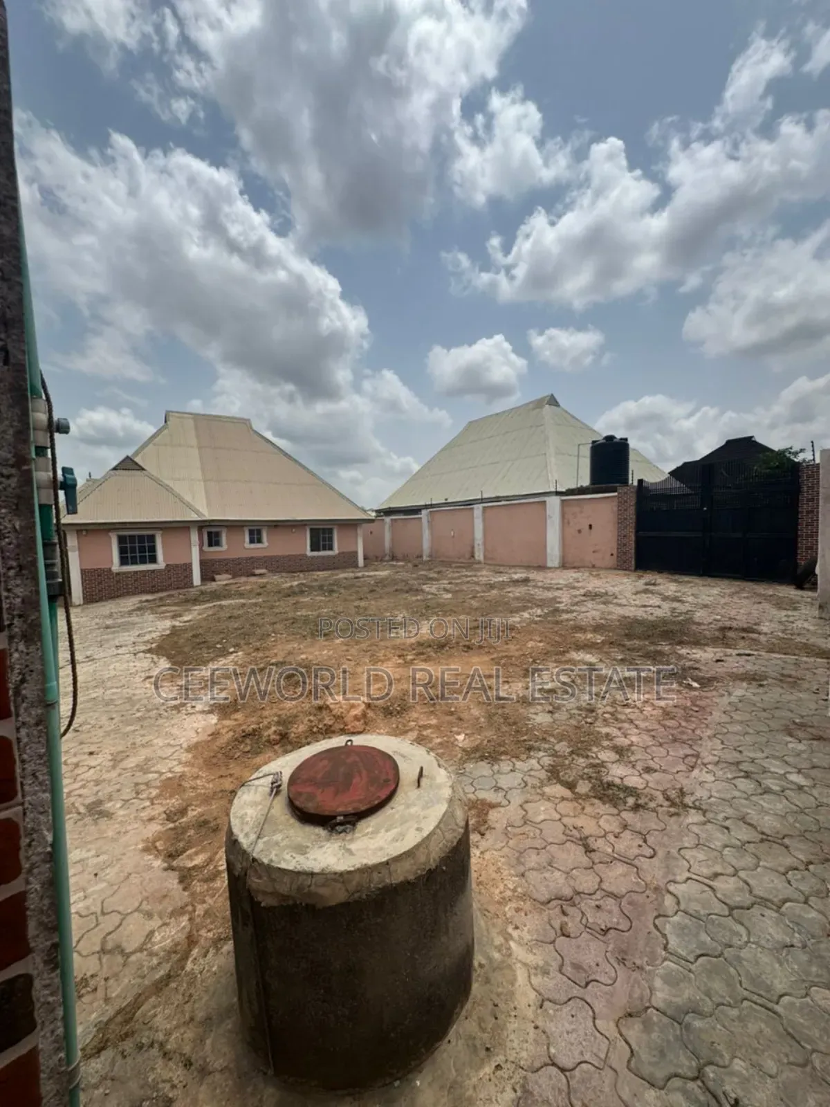 3bdrm Bungalow in Omi Adio Apata for sale in Apata