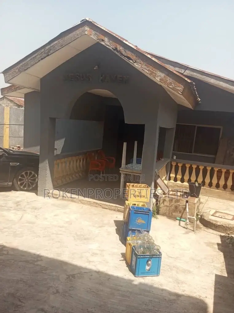 8bdrm Duplex in Oki Olodo, Iwo Road for sale in Iwo Road