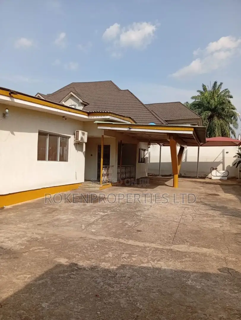 6bdrm Bungalow in Arigidi Estate, Bodija for sale in Bodija